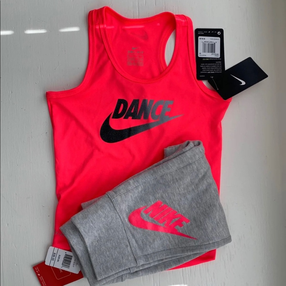 SOLD🔥🔥NWT Nike athletic bundle🔥🔥